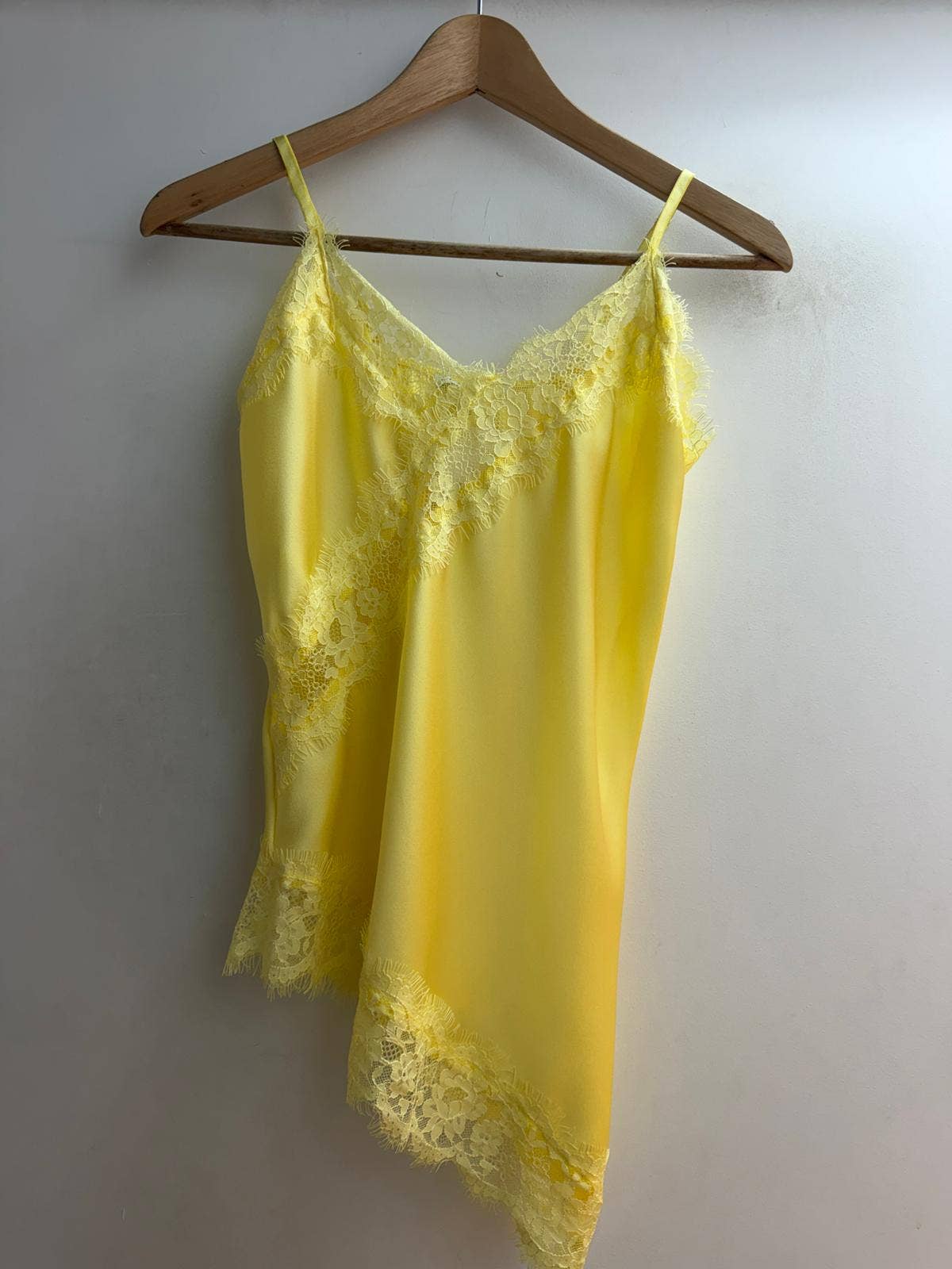 LORIANE - Vente Haut d'intérieur – femme - 11220 Haut à bretelle asymétrique en satin 9