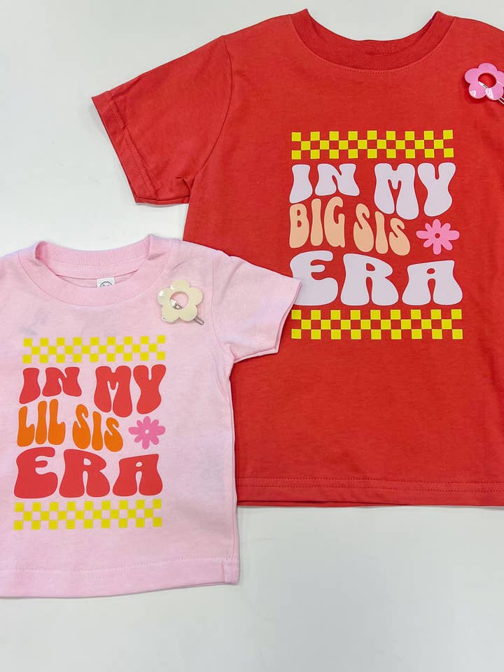 Dans mon ère de grande sœur / petite sœur T-shirt graphique | T-shirt enfant pour la vente par To the Moon Childrens