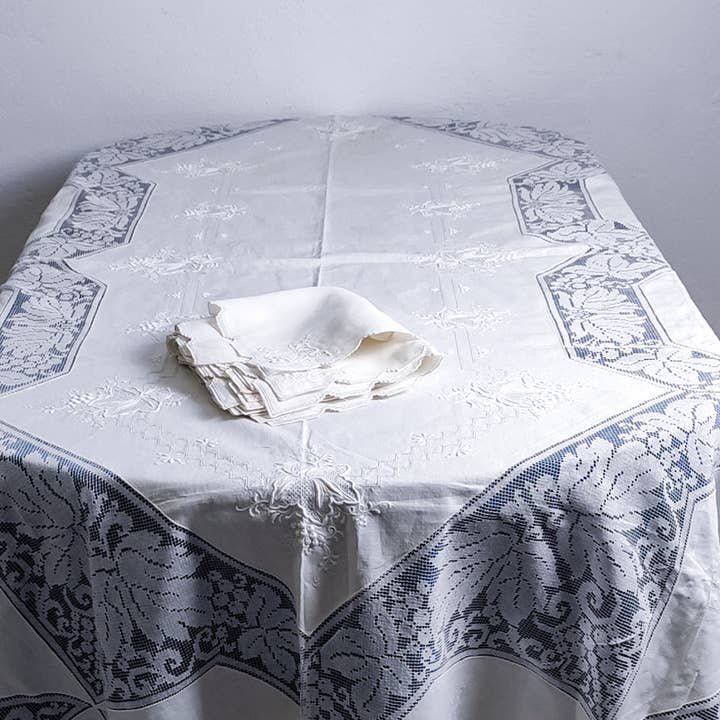 Heyfoo - Wholesale Tablecloth - Hand-embroidered linen and filet tablecloth with 12 napkins10