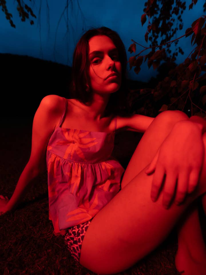 CARMEN SAYS - Wholesale Blouse - Women's - Top azul con estampado floral de mago1