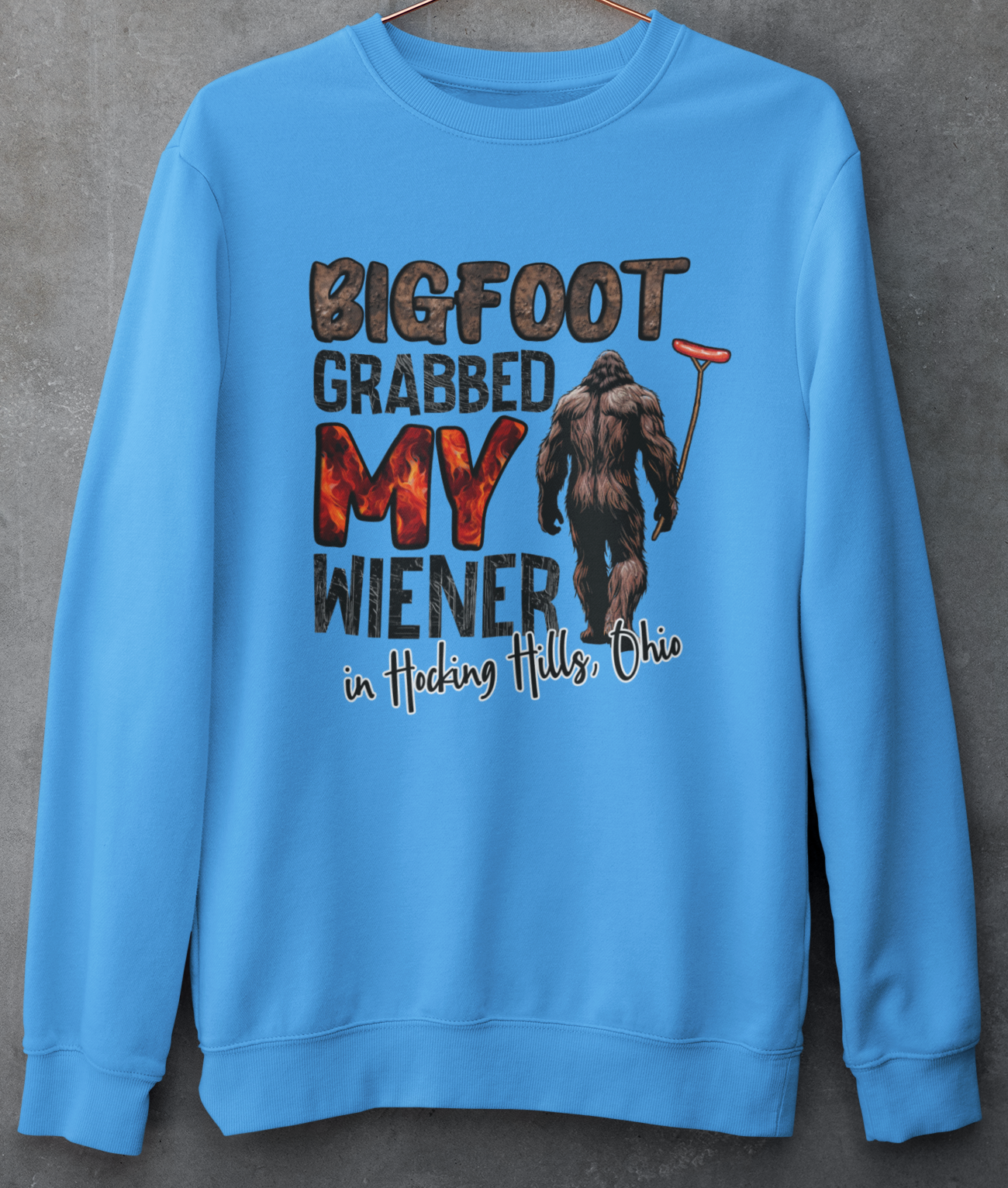 Squatchin’ Country - Venta al por mayor Camiseta estampada - Unisex - Bigfoot agarró mi camiseta de salchicha (amarilla)7