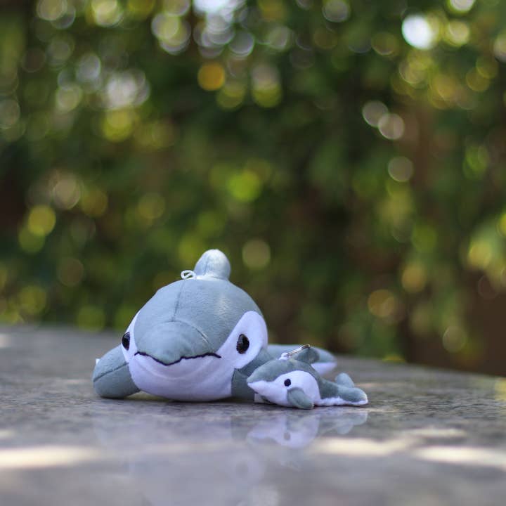 Finn The Dolphin - Keychain for wholesale by Shore Buddies