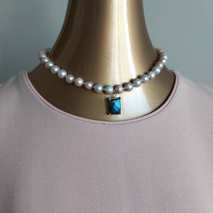 AVAASI - Vente Colliers à pendentif - Labradorite et Perles d'Eau Douce - N 40351
