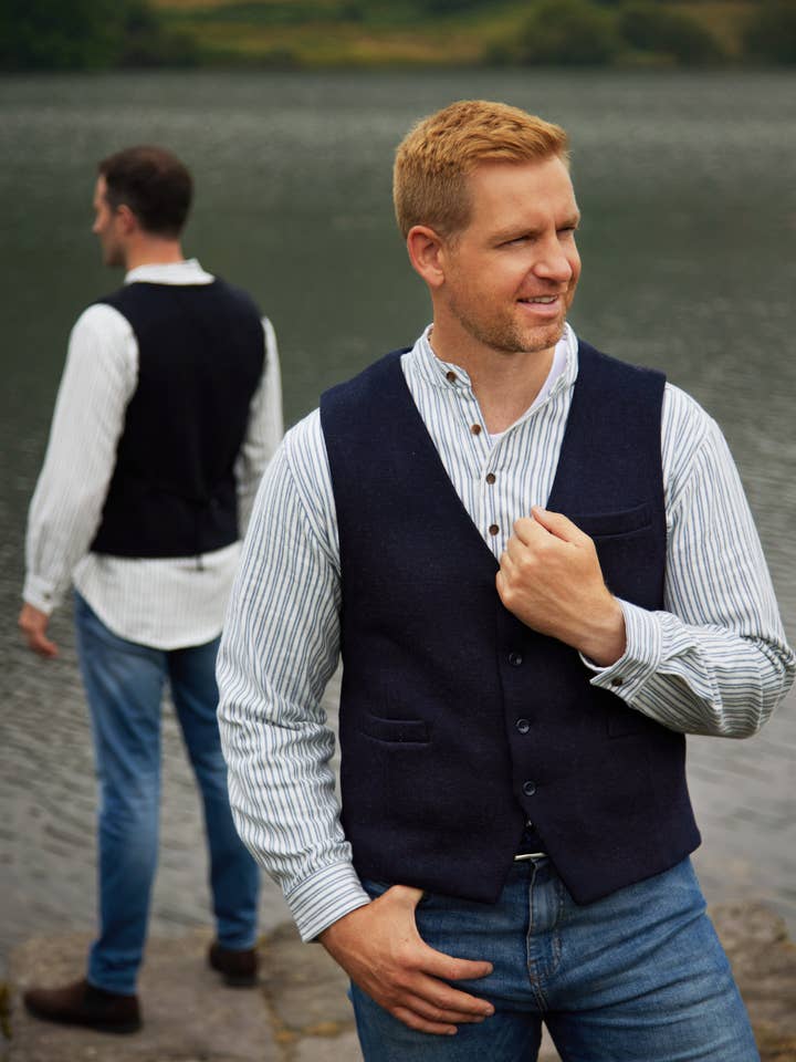 Gilet en tweed Inch en laine, bleu marine pour la vente par Lee Valley Ireland