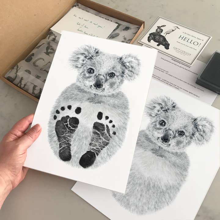 Lucy Coggle Designs – Kit de mão e pegada - Crianças e bebés por atacado – Kit de pegada de bebê Koala