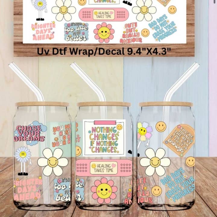 la guérison prend du temps tasse en verre avec couvercle et paille pour la vente par Eleven 11 Vibes