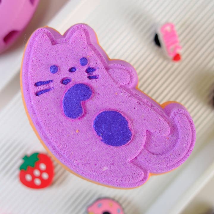 Happy Hippo Bath - Vente Bombe de bain/poudre effervescente pour le bain - Meow Meow - Bombe de bain avec breloque chaussure0