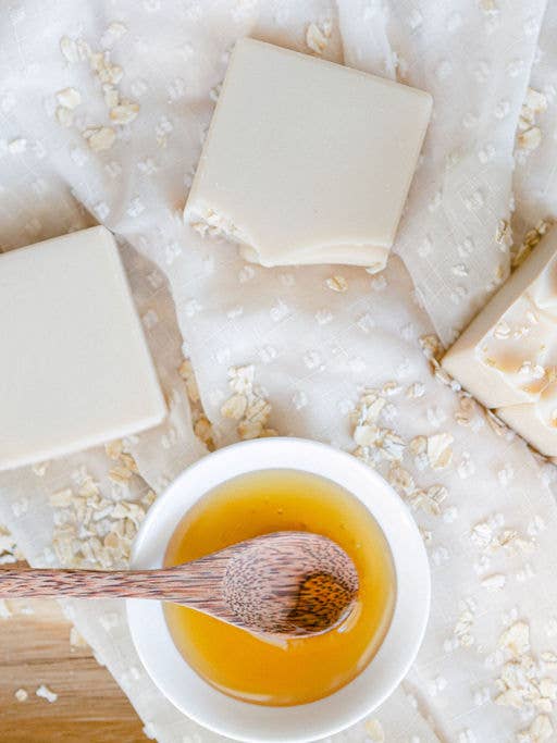 Honey Take N'Oats (Savon pour le corps à l'avoine et au miel pour la vente par Wit and Bubbles