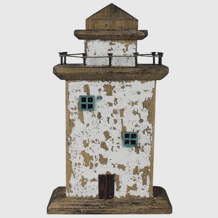 Phare en bois rustique pour la vente par Home & Harbor Design Co.