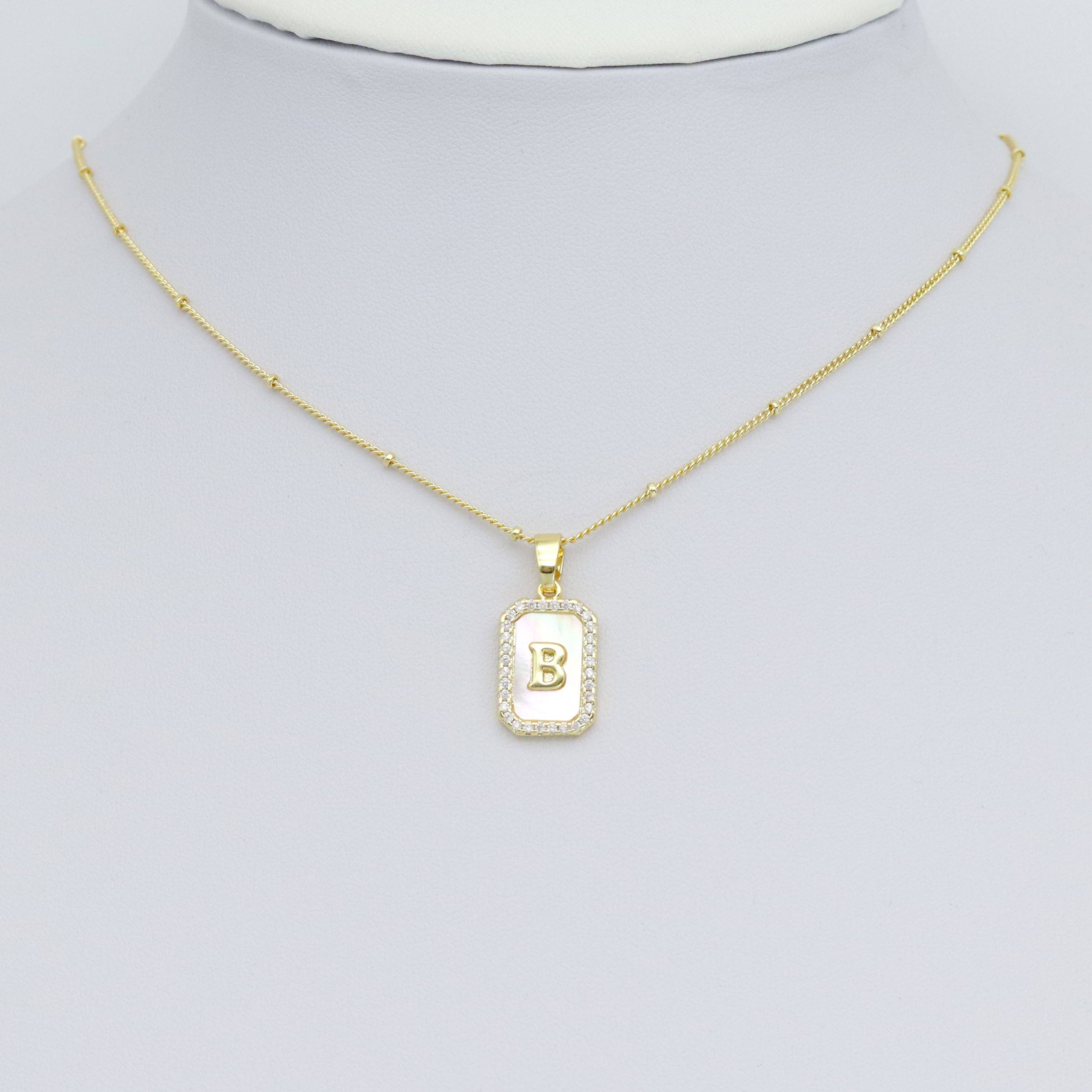 BestBeads&Beyond – Engroshandel Vedhæng/charm – Charme med guld rektangelinitial og bogstav, alfabetnavnebogstav, SKU#LX7171