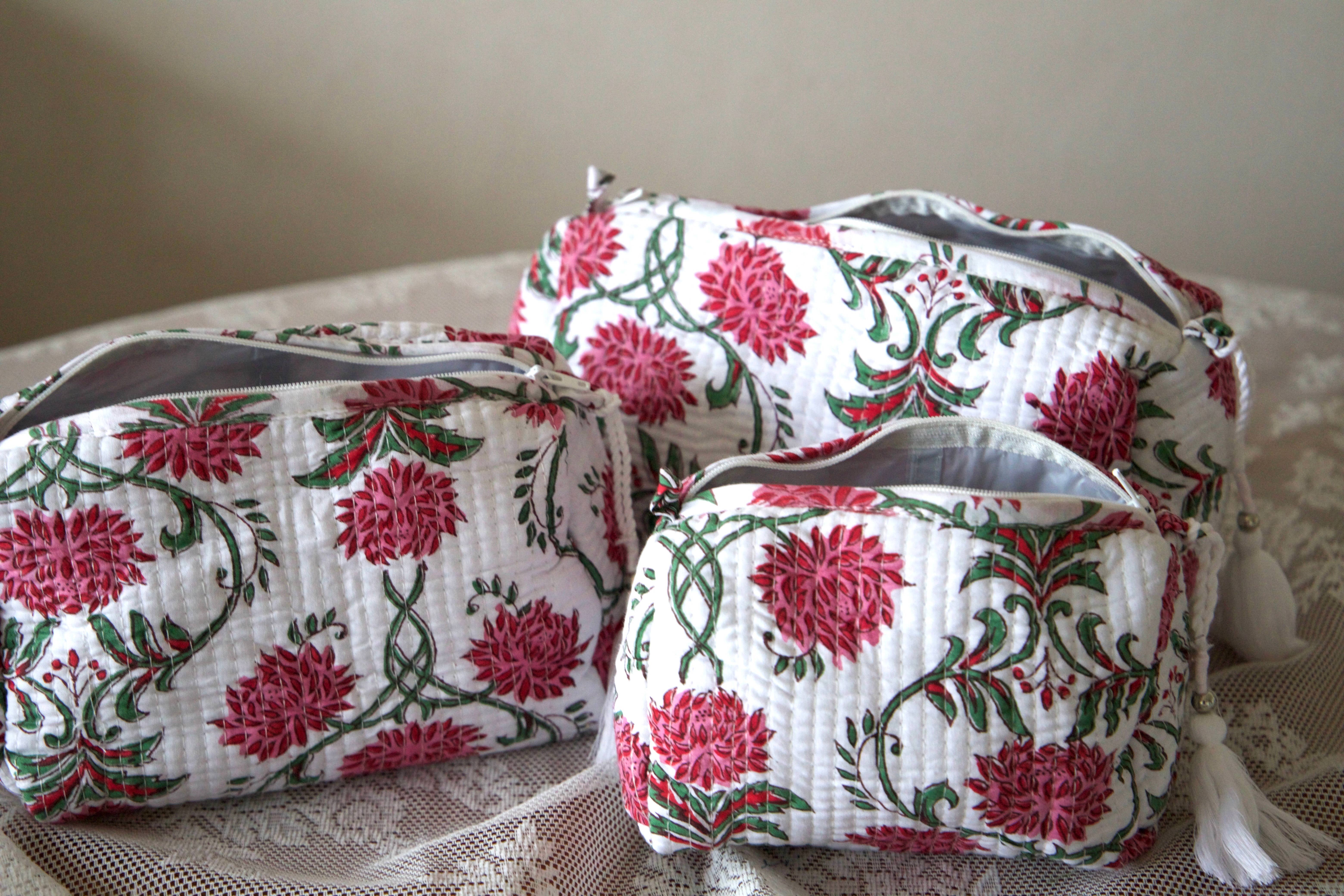 Indie Corner - Venta al por mayor Neceser - Mujer - Bolsa de algodón acolchada para artículos de aseo con flores rosas3