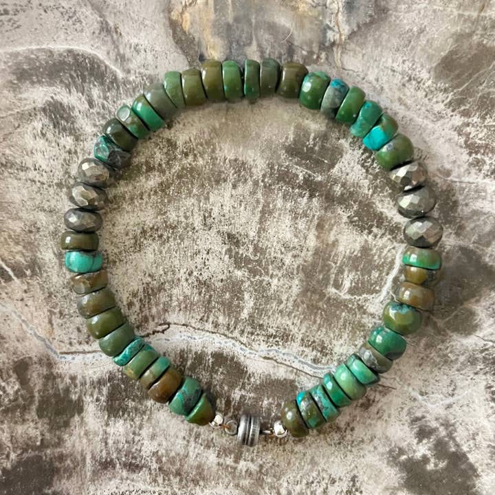 Tussi turkis armbånd til mænd for engroshandel hos House of Olia