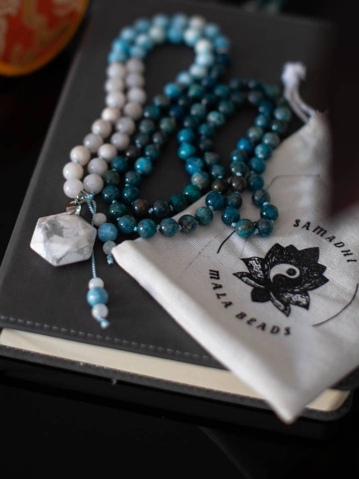 Apatiet, Larimar & Witte Jade Mala: 108 Kralen Meditatie Japa voor wholesale door Samadhi Mala Beads