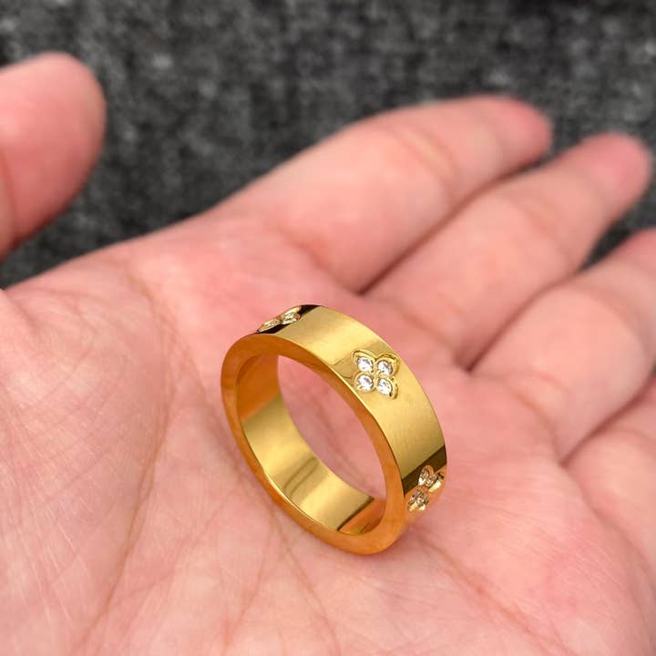 Mio Queena - Wholesale Multi-Stone Ring - Cubic Zirconia Clover 18K Gold Plated S.Steel Ring - FGS