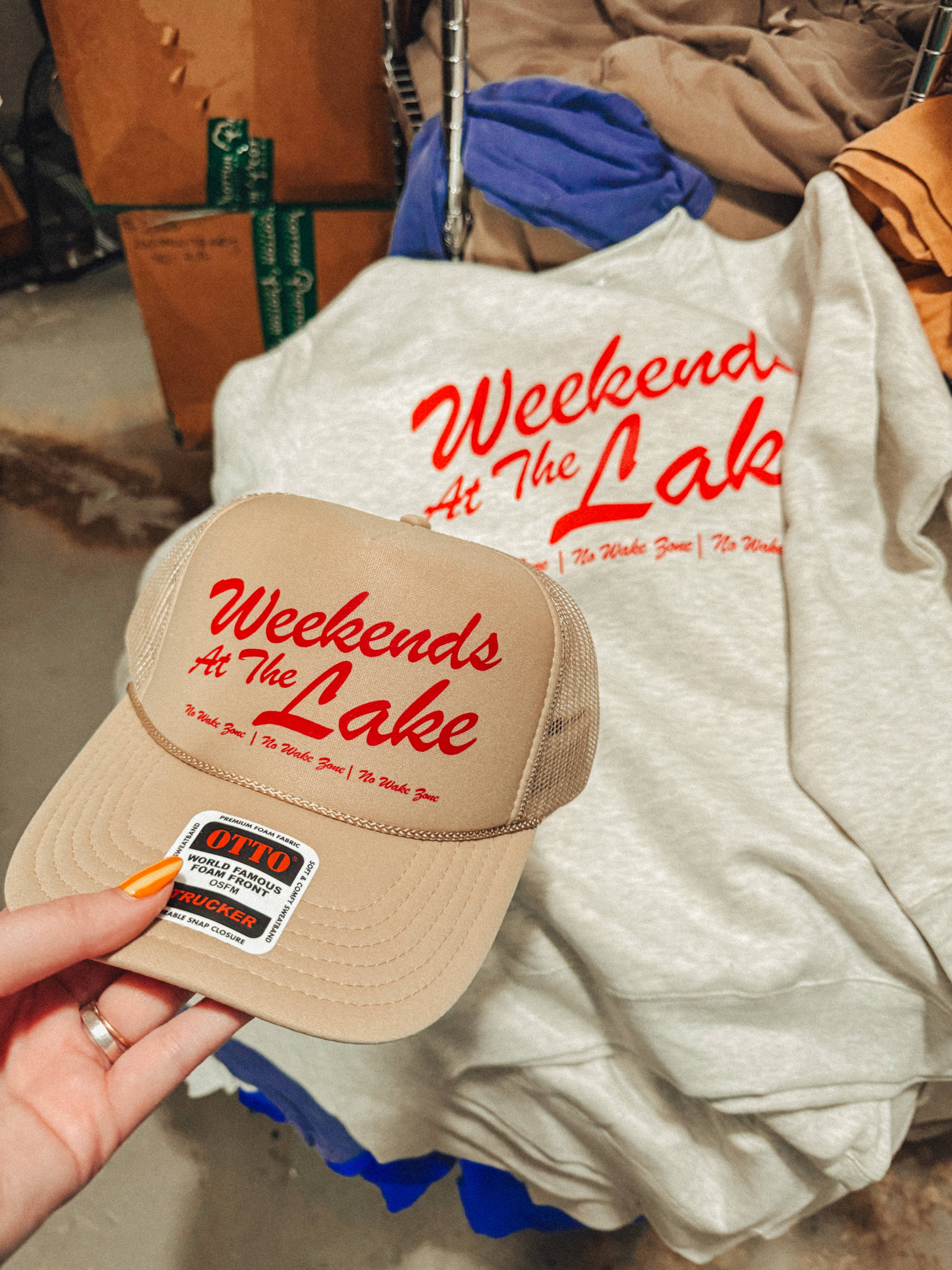 Kaki Weekenden aan het Meer, Zomerse Dagen aan het Meer Truckerpet voor groothandel op Faire2