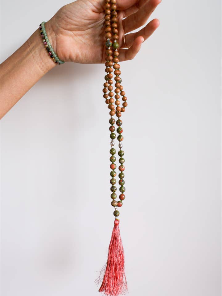 CHAPELET MALA EN JASPE UNAKITE ET SANTAL pour la vente par Calma Santa