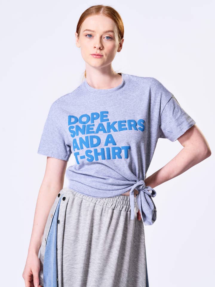 The Fifth Week - Vendita all'ingrosso Maglietta serigrafata - Donna - Sneakers nere 'Dope... ' T-shirt3