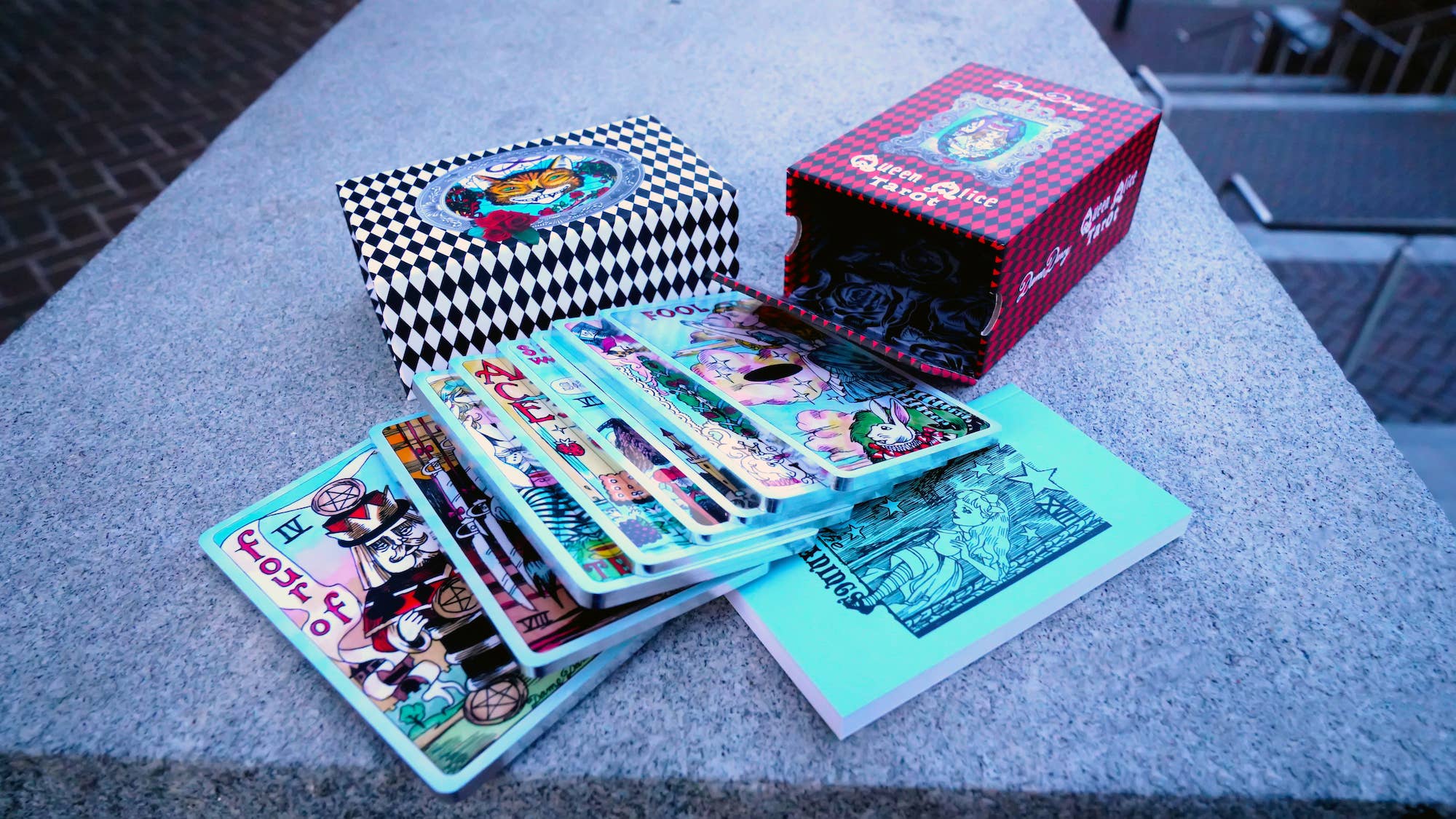 Dame Darcy - Wholesale Tarot Cards - Dame Darcy Queen Alice Tarot Silver Edition3