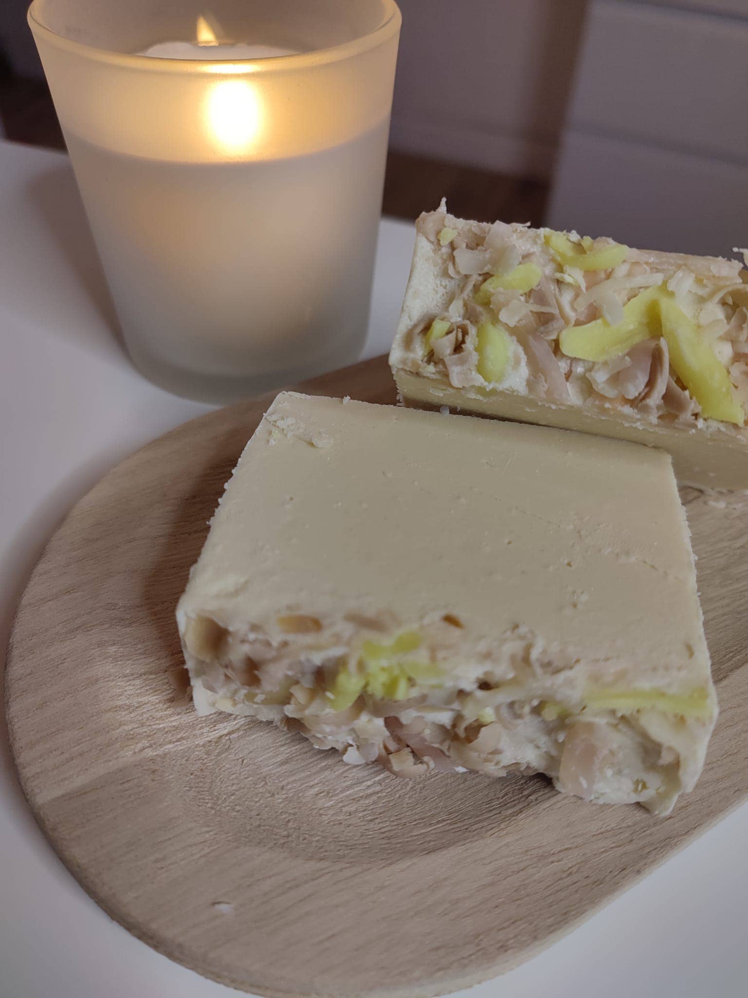 MEDIMARKT24 - Vendita all'ingrosso Saponette - Sapone al latte di capra LOEWE fatto con ingredienti completamente naturali0