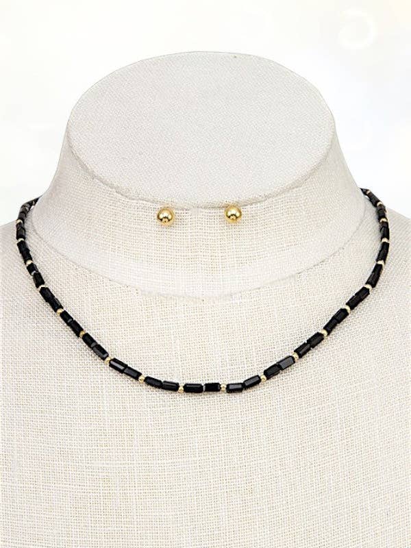 GEFACETTEERDE GLASKRAAL CHOKER EN BOLPOST OORBELLEN KETTING voor wholesale door Andrea Bijoux