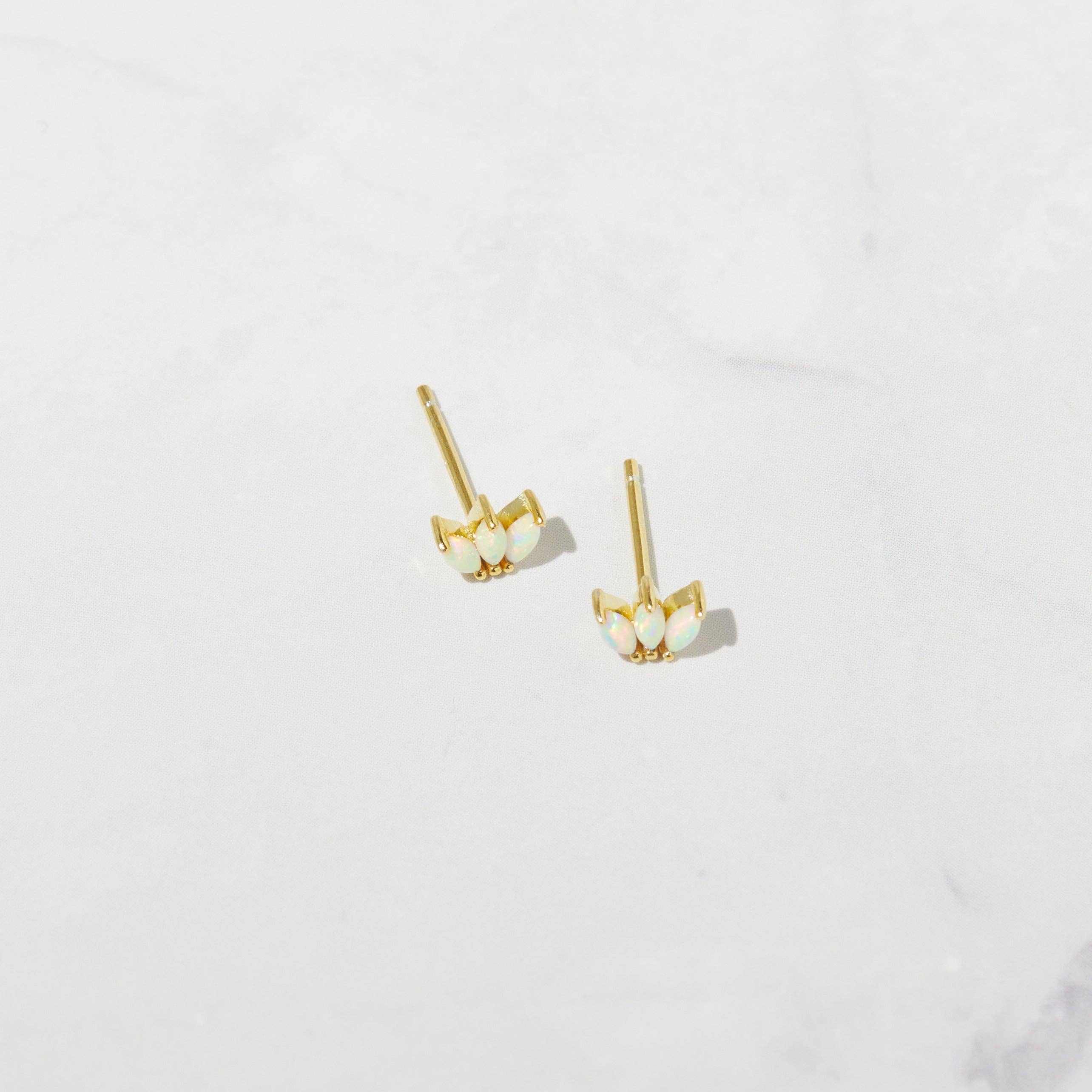 Sami Jewels - Wholesale Knopjes/oorstekers - Kleine oorstekers met opaalblaadjes2