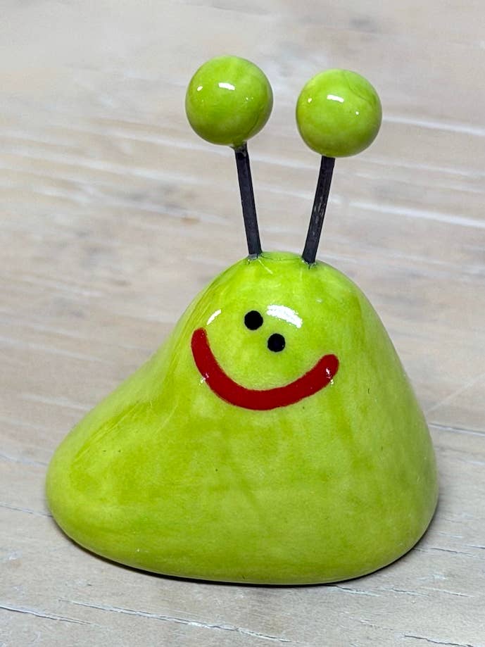 Snegl Keramisk Palle for engroshandel hos Rolly Poly Studios