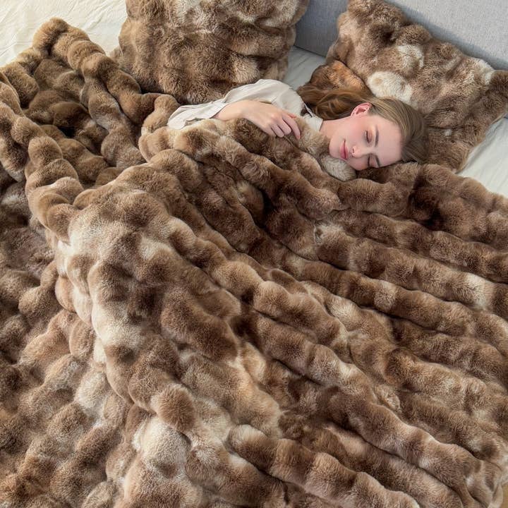 Mysig pläd i fuskpäls för soffa eller stol (130 cm*160 cm) BLK019 för wholesale av PEACH ACCESSORIES