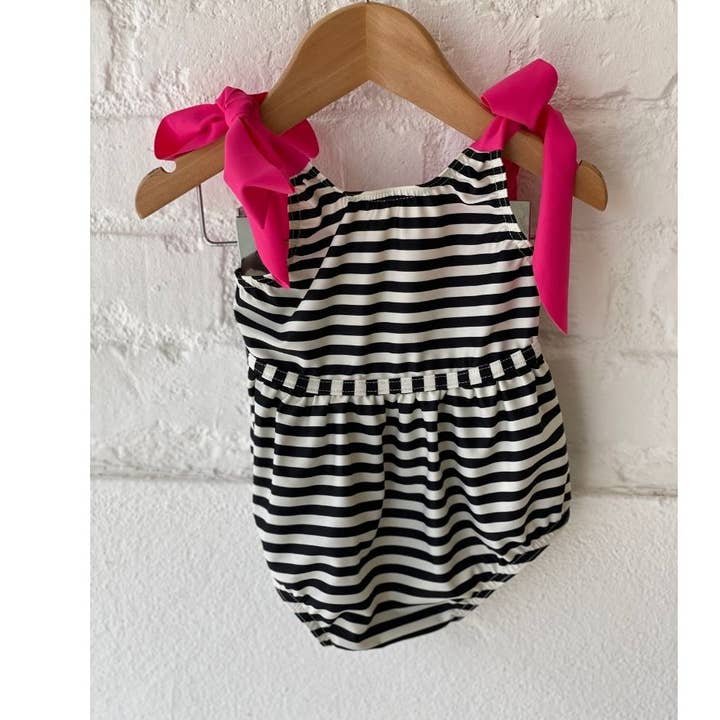 Concha sorte hvide striber for engroshandel hos Dot baby