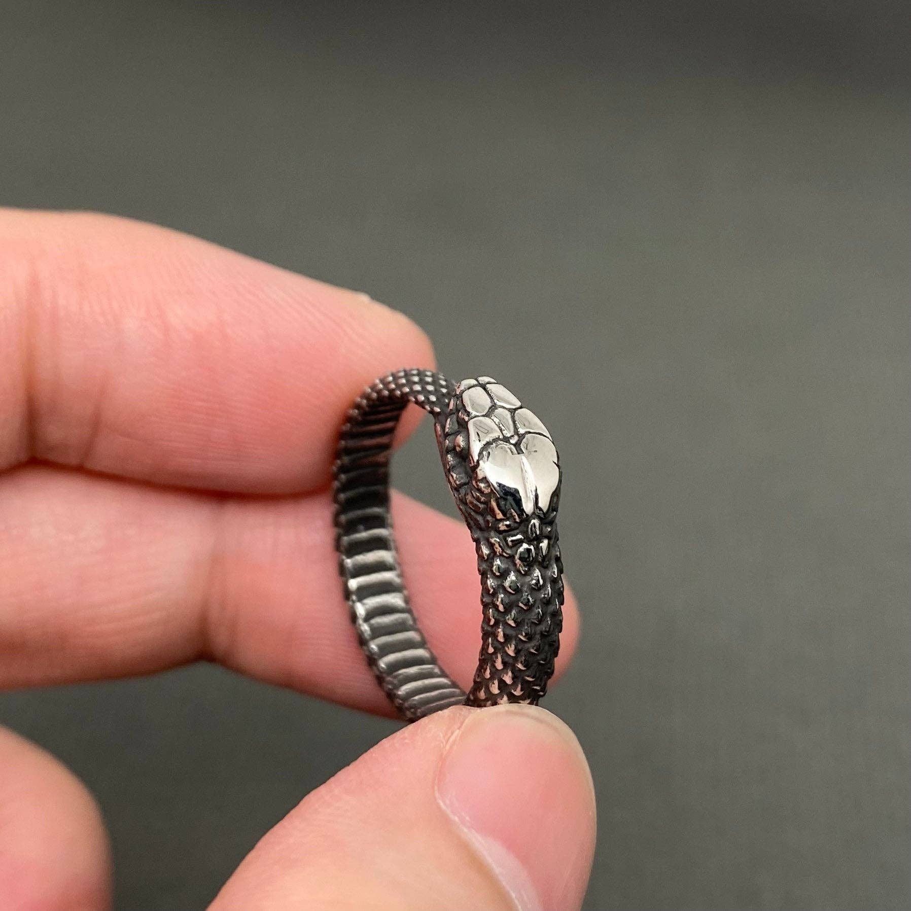 Mio Queena - Wholesale Cocktail/Statement Ring - Ouroboros Unisex Stainless Steel Snake Ring - MJ/MR1