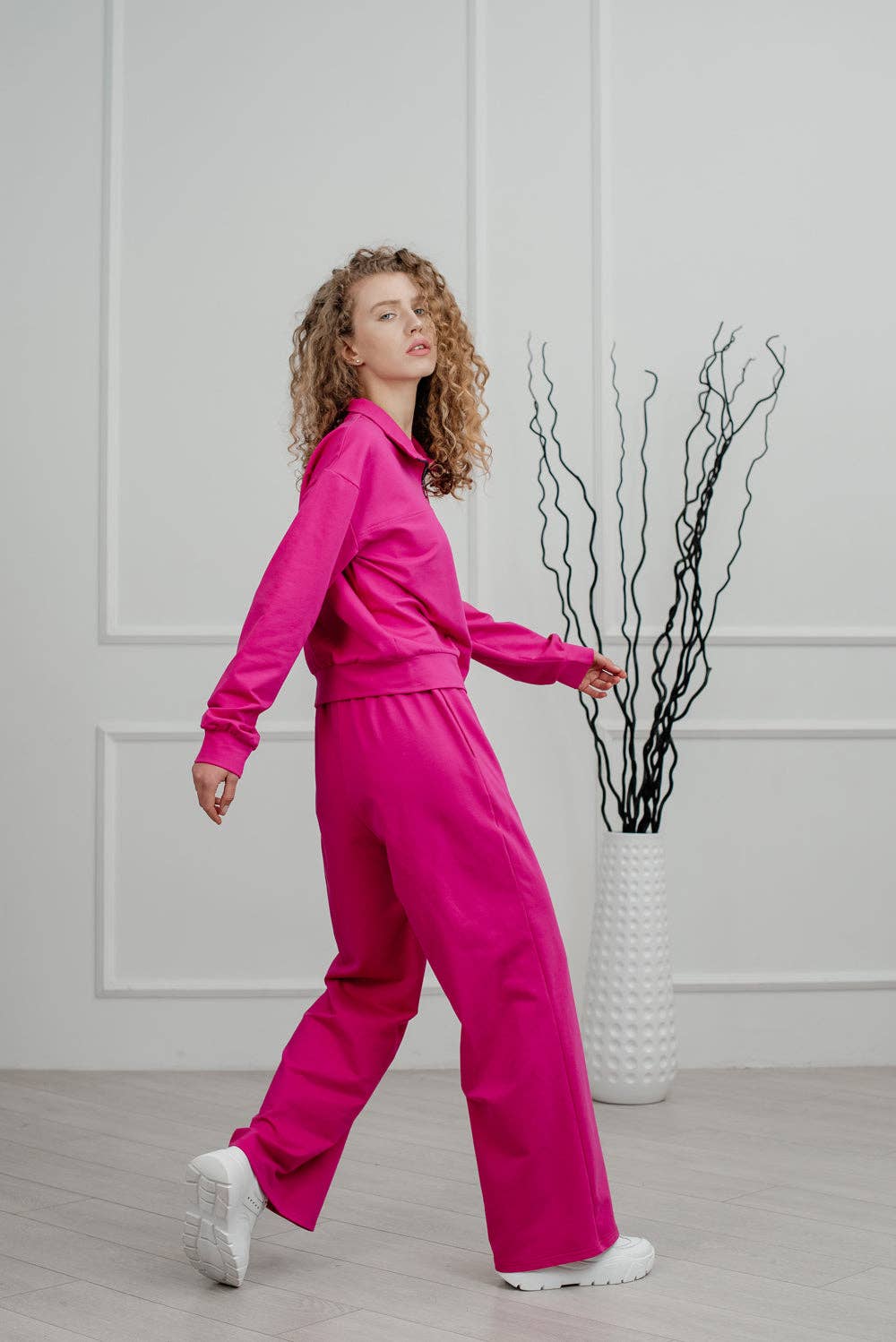 Azuri Fashion Group - Vendita all'ingrosso Tuta sportiva - Donna - Pantaloni tuta a gamba larga e dritta4