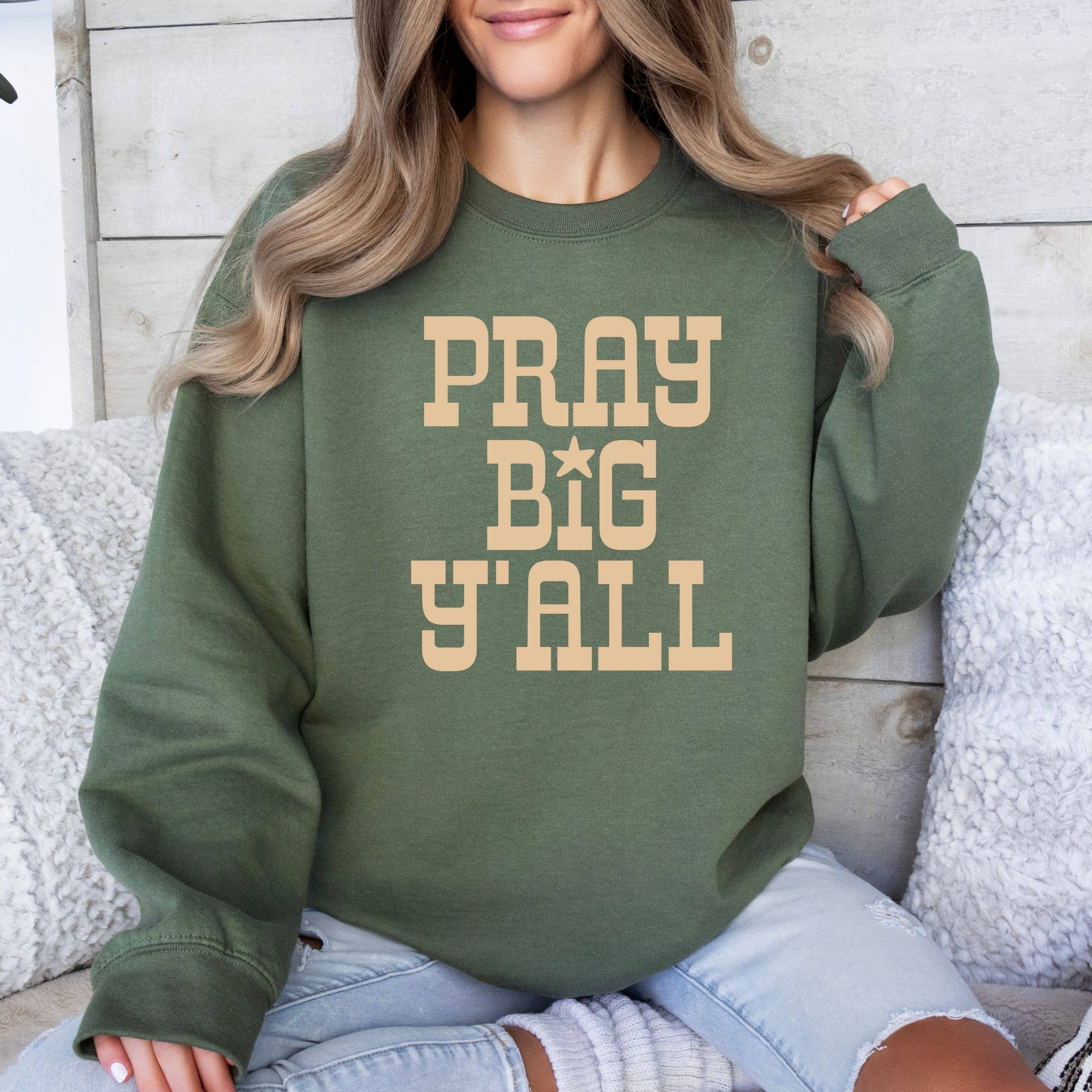 Wholehearted Motherhood and Co. - Vente Sweat-shirt à imprimés – femme - Sweatshirt "Pray Big Ya'll" - Vêtements d'automne style western0