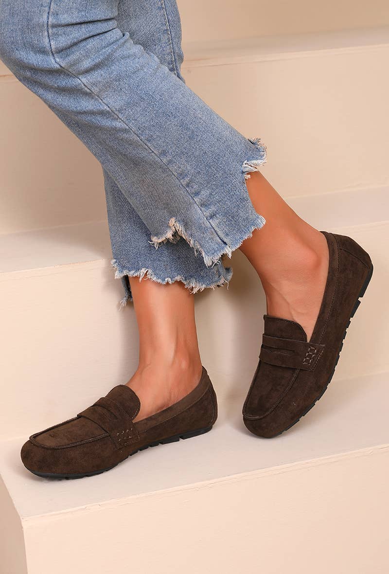 Joia Paris - Wholesale Loafers - Women's - Loafers with strap and visible stitching H8-965M17