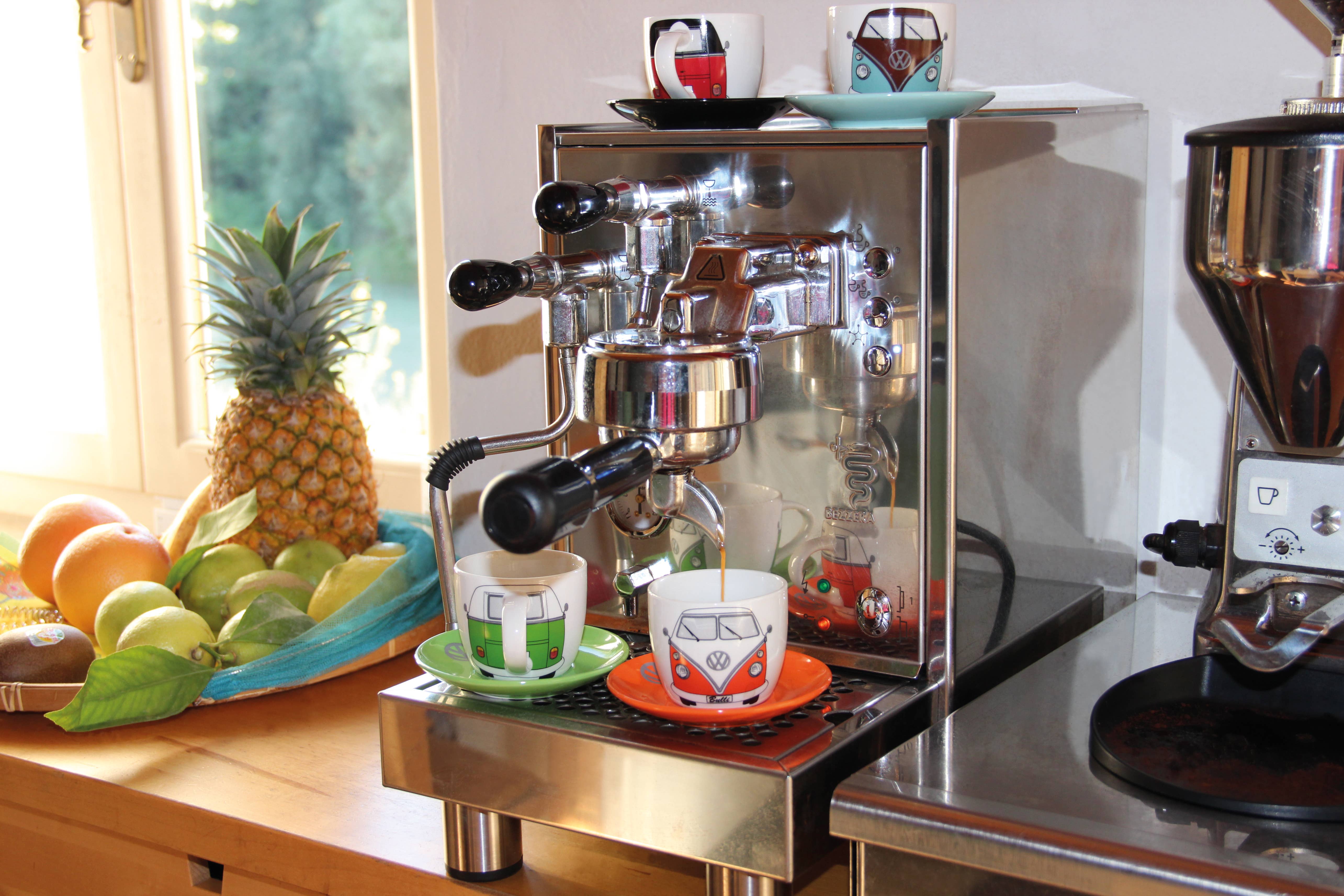 VW Collection by BRISA - Vendita all'ingrosso Tazza da tè/caffè - Set da 4 tazzine da espresso VW T1 Bus 100 ml - Fronte/4 colori6