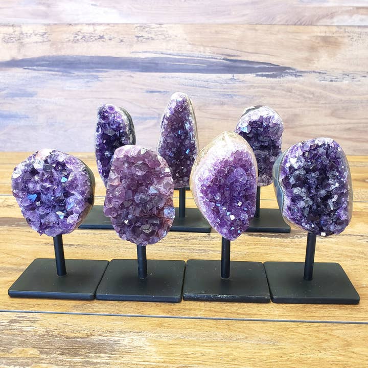 Racimo de amatistas al por mayor en soporte de 4 a 5 pulgadas para venta al por mayor de Crystal Joys Wholesale