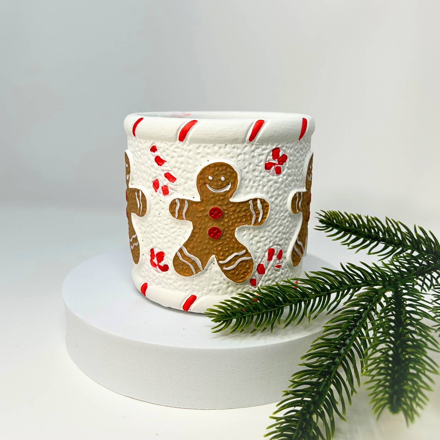 David Christopher's Collection - Wholesale Christmas Decoration - GINGERBREAD CANDY CERAMIC POT 4" X 4"1
