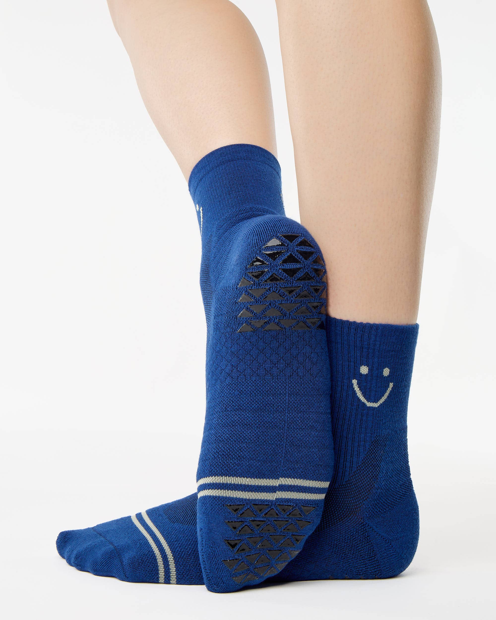 Pointe Studio – wholesale Socks – Women's – Women's Happy Ankle Runner Grip Sock1