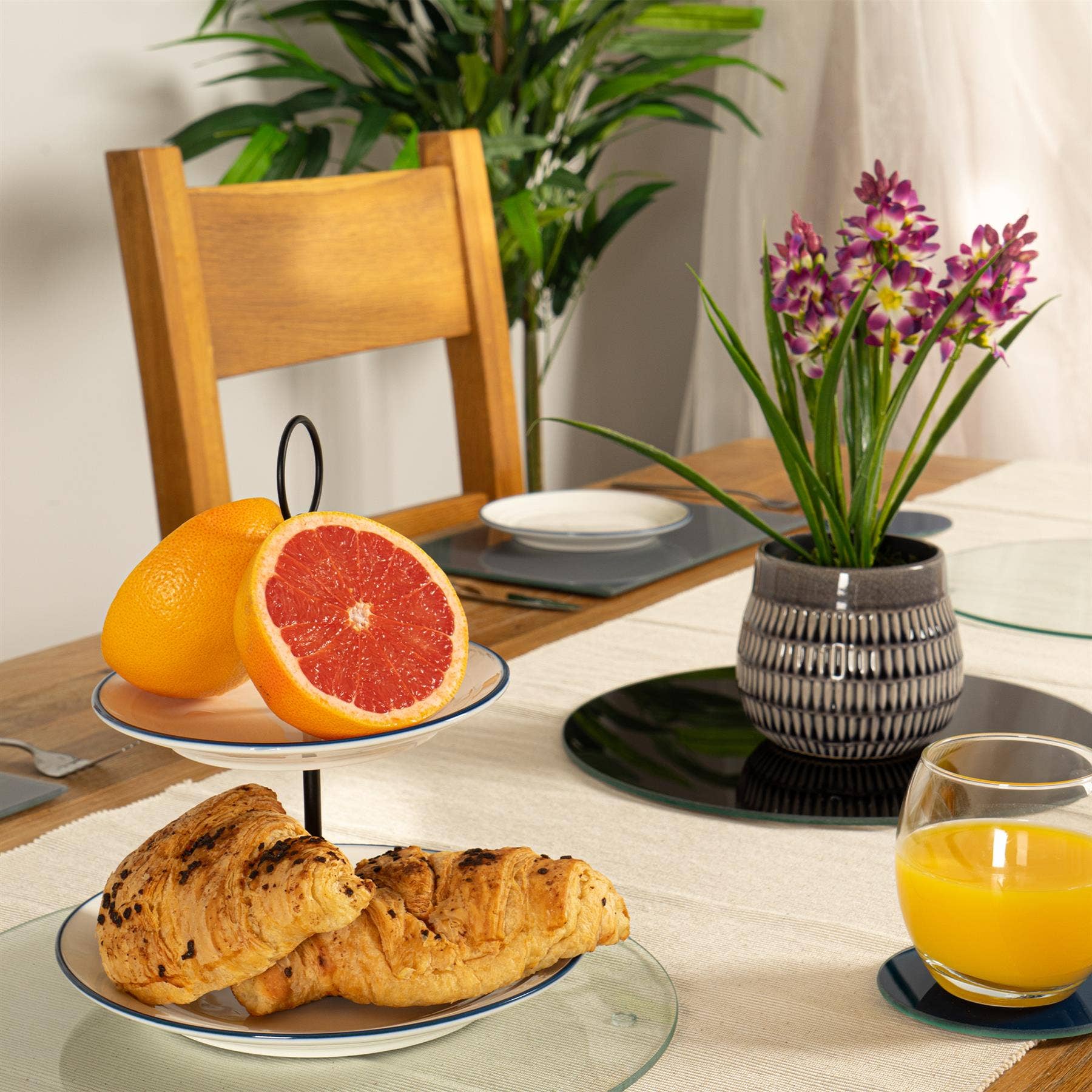 Rinkit Ltd - Wholesale Placemat - Harbour Housewares Glass Placemat - Black - 30cm1