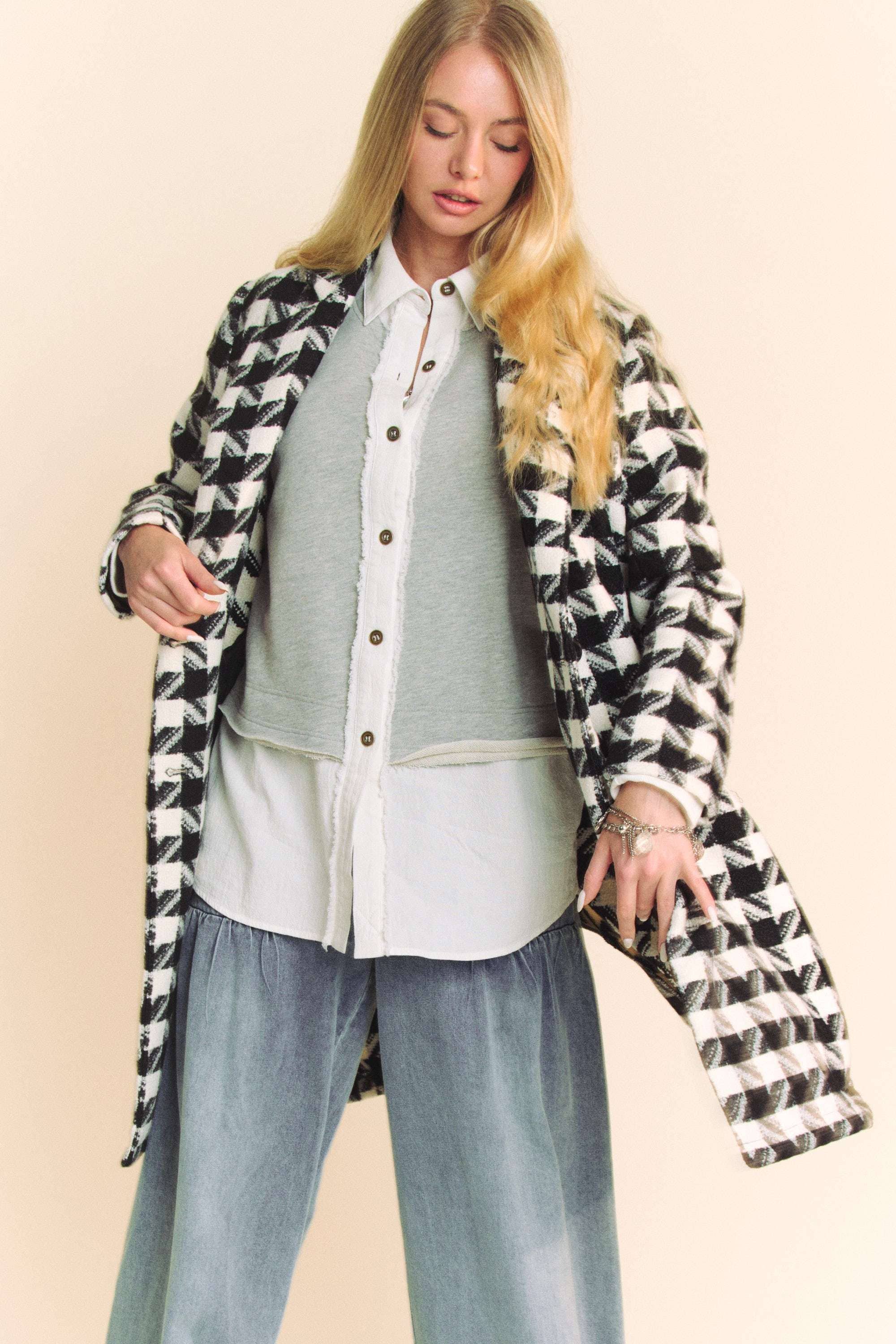 Davi & Dani – Großhandel Jacke – Damen – MANTELJACKE AUS STRUKTURIERTEM TWEED MIT DOPPELKNÖPFEN3