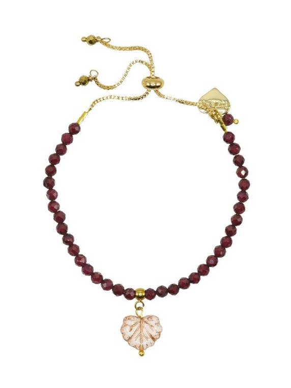Bracelet ajustable en forme de feuille d'érable en grenat pour la vente par Rosie Fox