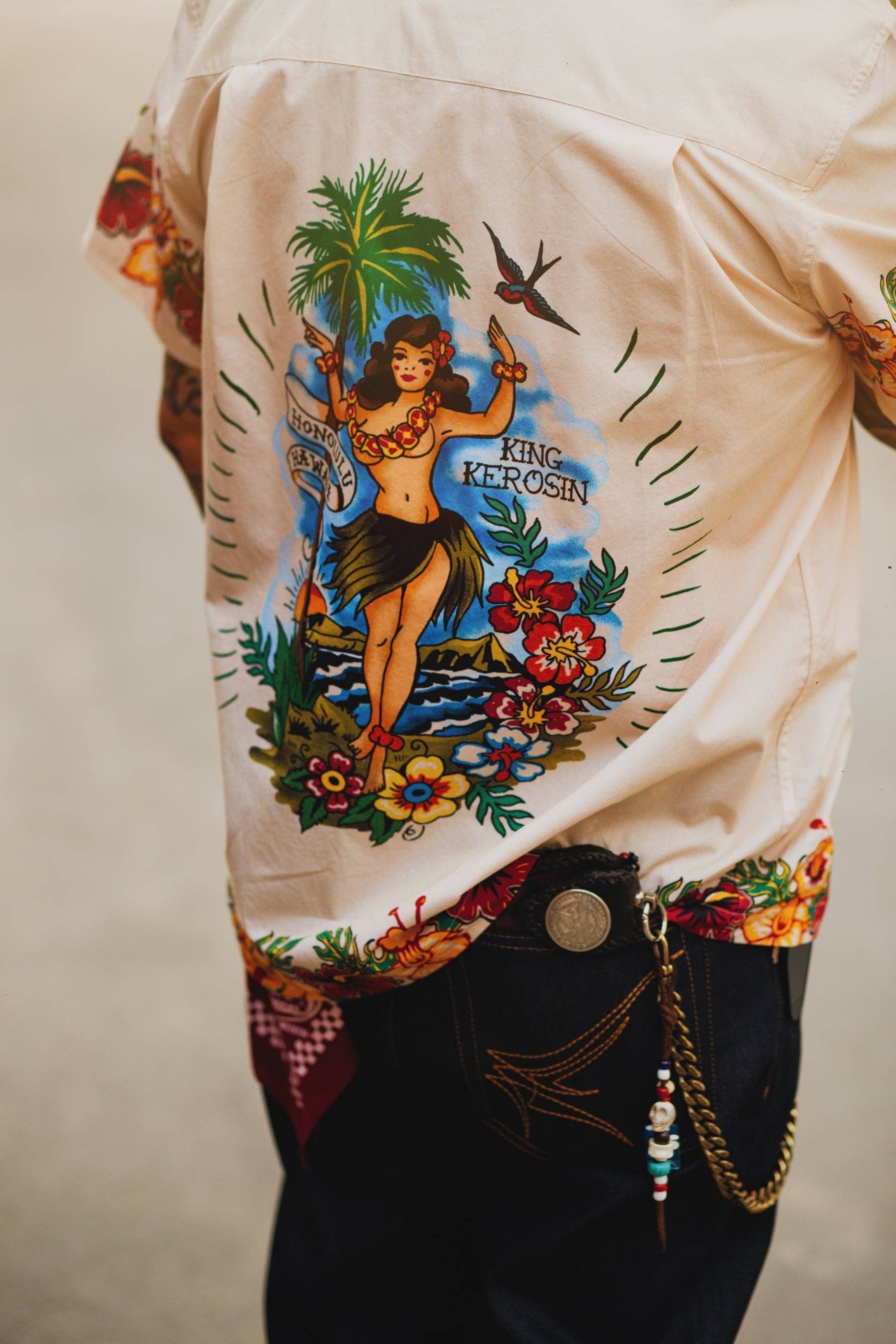 ecru Hawaiian organic cotton shirt “Honolulu Hawaii” for wholesale on Faire11