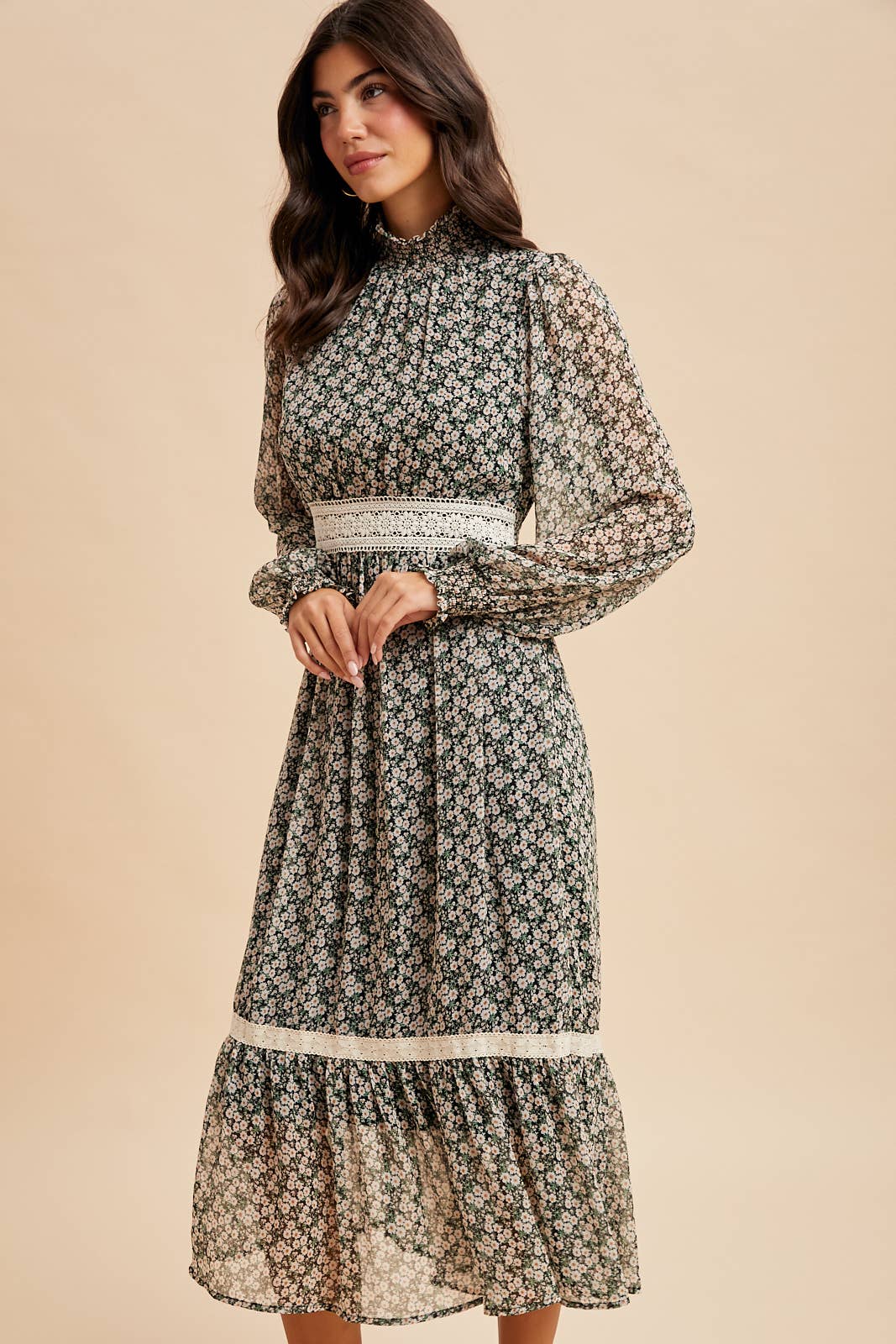 In Loom - Vente Robe – femme - ROBE MIDI À COL MONTANT SMOCKÉE AVEC FLEURS ET DENTELLE0