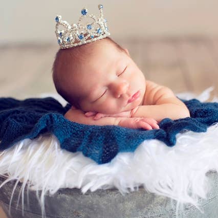 Tiara con forma de corona de diamantes de imitación azul claro para niños para venta al por mayor de The Daisy Baby LLC