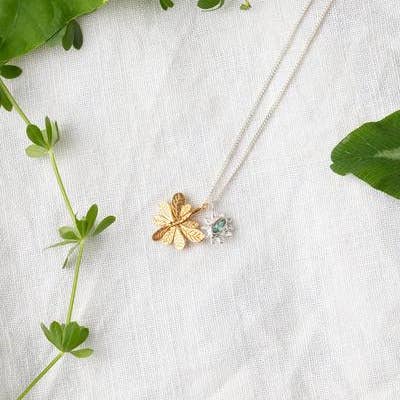 Amanda Coleman Jewelry - Venta al por mayor Collares con colgantes/abalorios - Collar de flor marquesa y hoja de Aralia