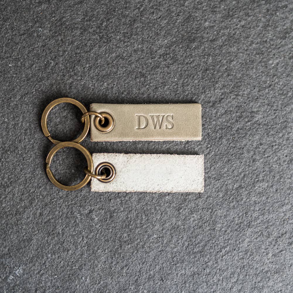 Ox & Pine - Vente Porte-clés – unisexe - Porte-clés en cuir rectangulaire allongé | Porte-clés en cuir premium personnalisé | Porte-clés personnalisé | Cadeau en cuir fait main aux États-Unis3