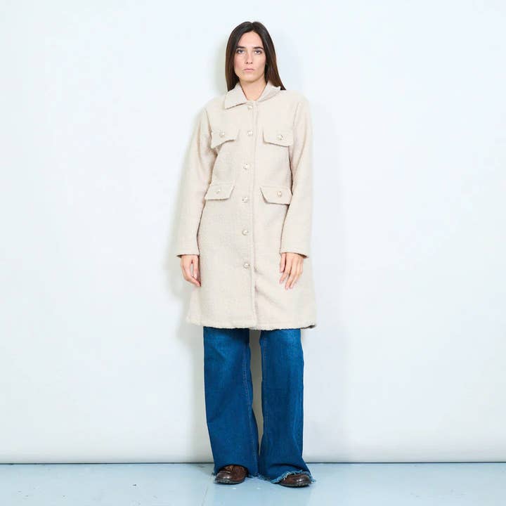 Langer Mantel aus Stoff in Teddy-Optik für den Großhandel von AMELÉ