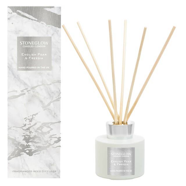 Luna - Engelsk Pære & Freesia - Reed Diffuser for engroshandel hos Stoneglow Candles