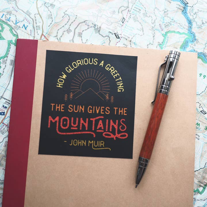 Sentinel Supply - Vendita all'ingrosso Adesivo - Adesivo con citazione della montagna di John Muir, decalcomanie per escursionismo e campeggio4