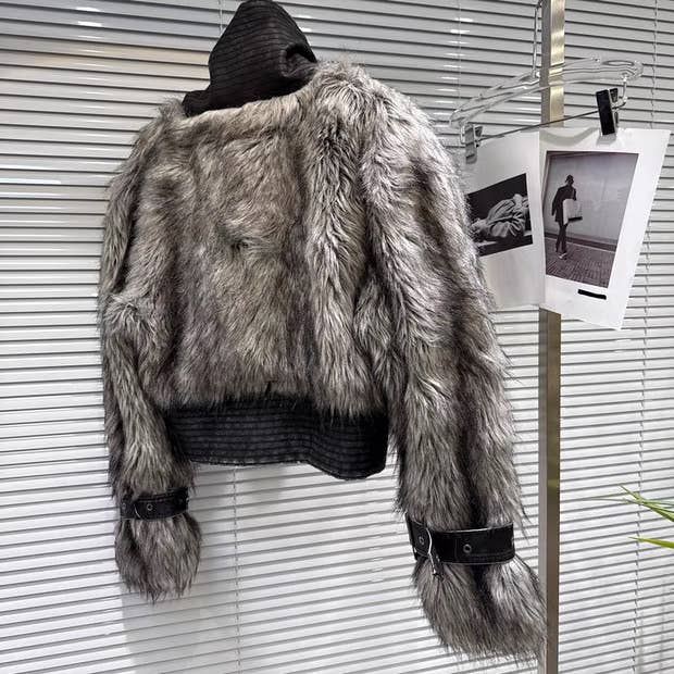 Productseeker – wholesale Fur/faux fur coat – Women's – JK265 2025 Winter Faux Fur and Leather Patchwork Short Coat1