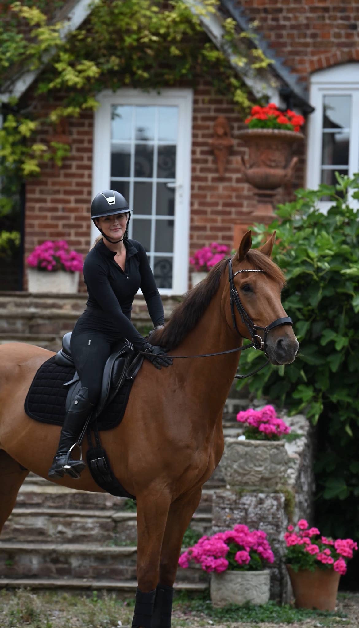 The Urbany Equine - Wholesale Horseback Riding Gear - Black Corduroy Dressage Saddle Pad2