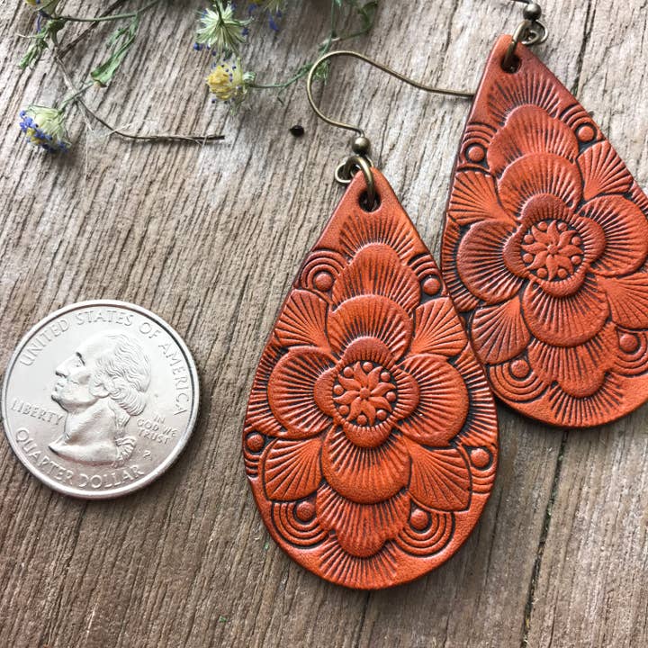 Red Pony Leather Goods - Vente Boucles d'oreilles pendantes - Boucles d'oreilles Boho Western en cuir Mandala en forme de larme1